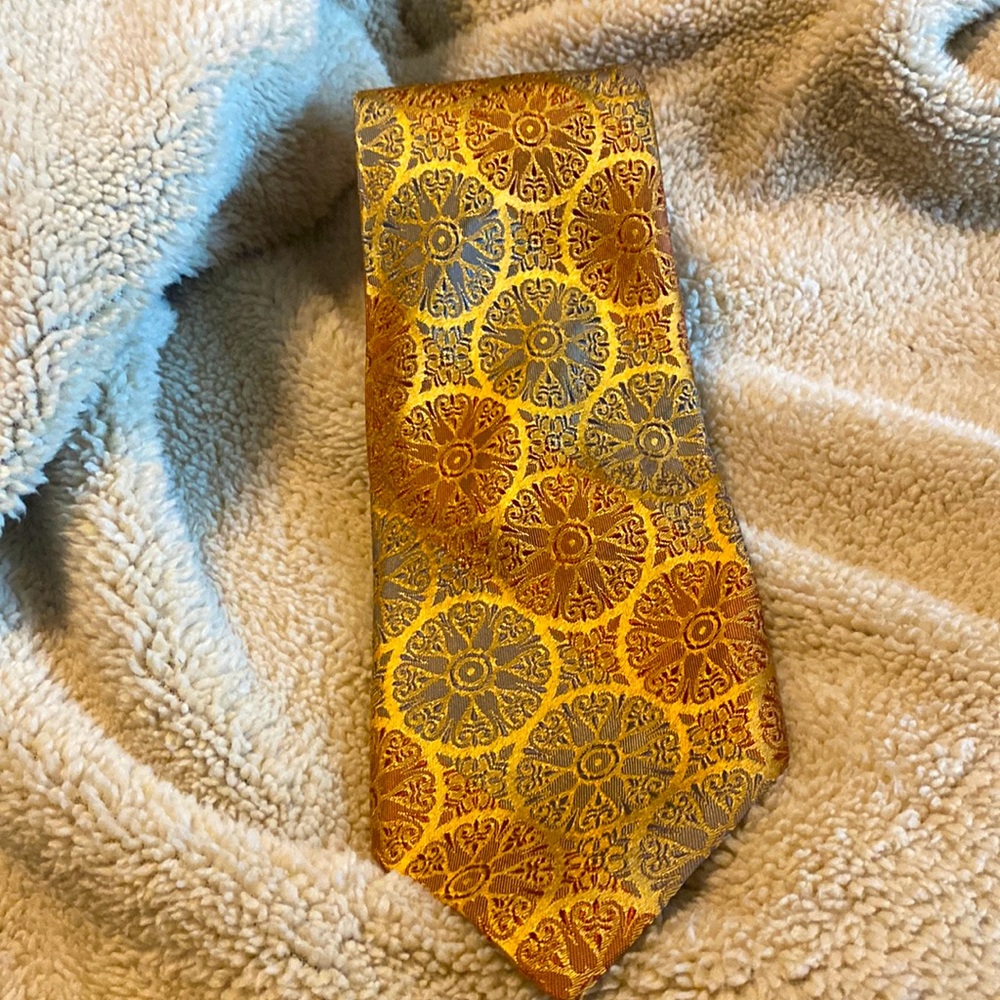 Colosseo di Roma Mens Golden Neck Tie